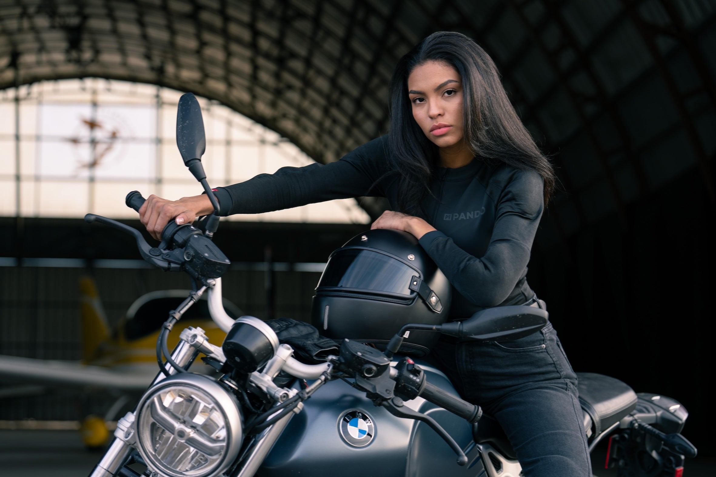 SHELL WW BLACK 02 – Lady Armoured Motorcycle Baselayer / Body