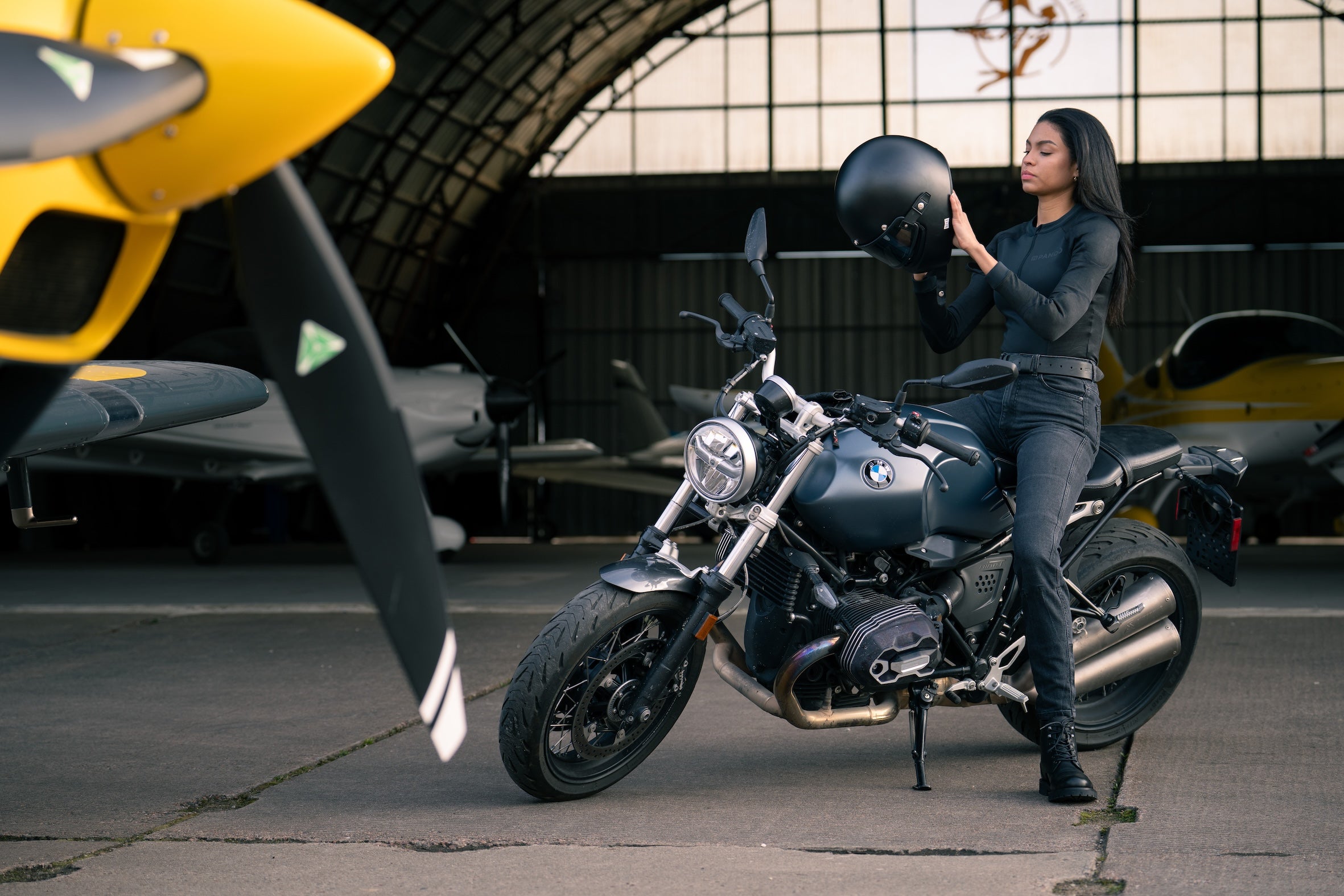 SHELL WW BLACK 02 – Lady Armoured Motorcycle Baselayer / Body