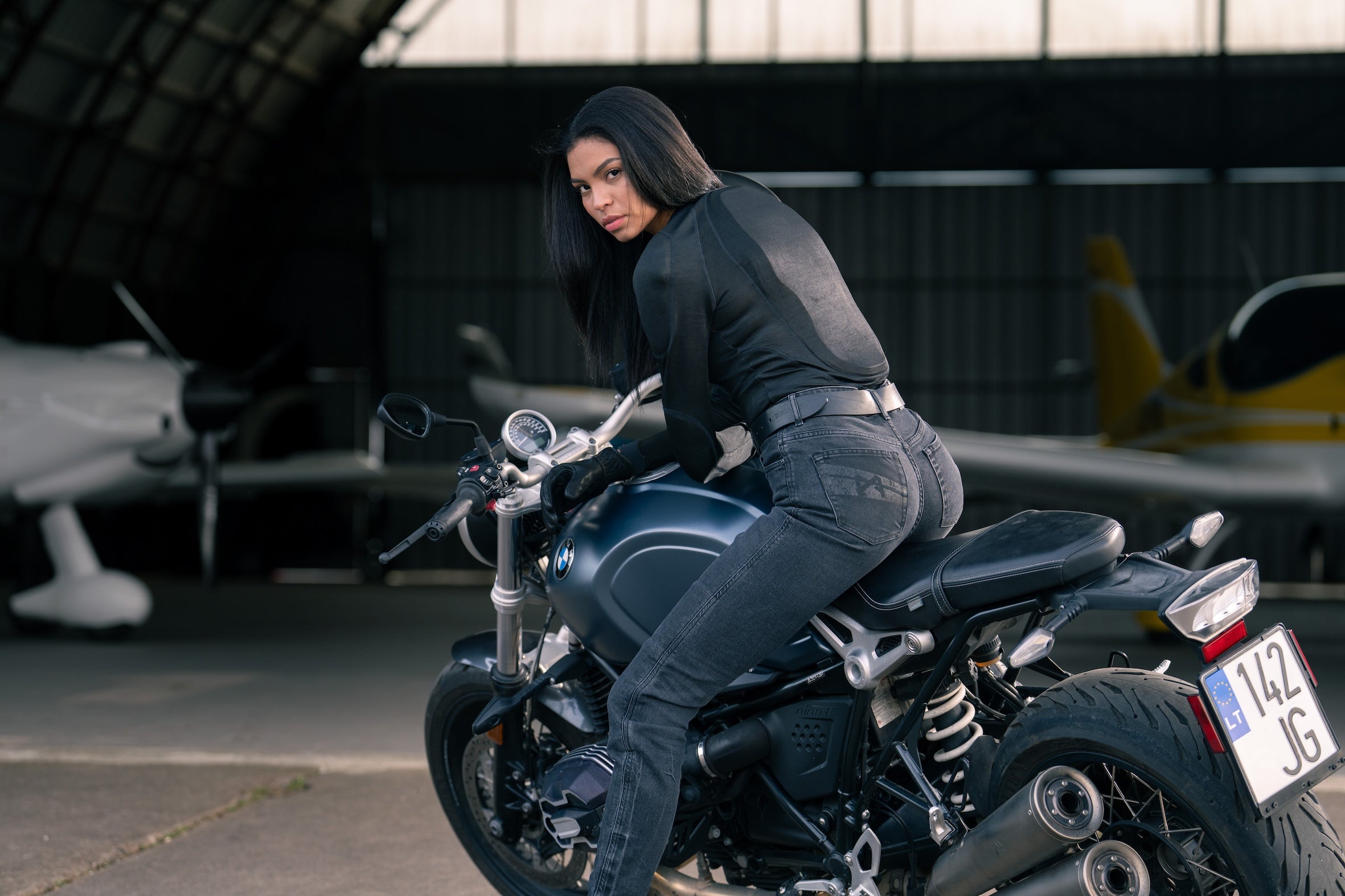 SHELL WW BLACK 02 – Lady Armoured Motorcycle Baselayer / Body